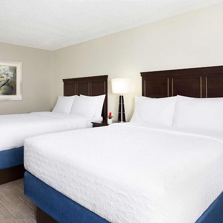Hampton Inn Naples-Central Bagian luar foto