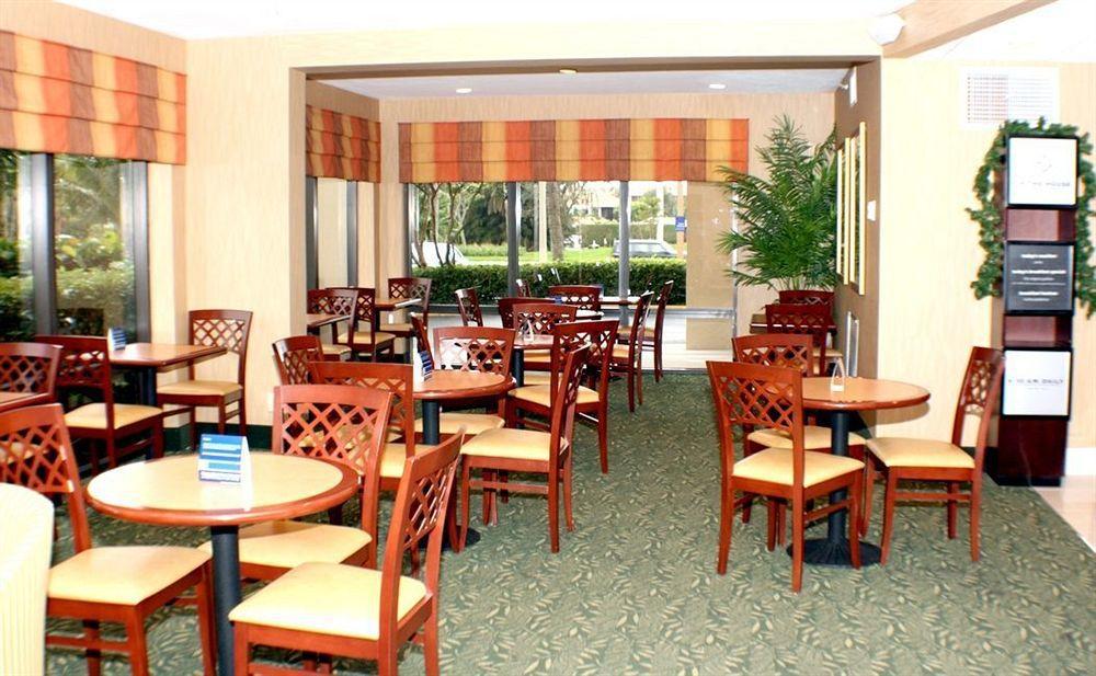 Hampton Inn Naples-Central Bagian luar foto