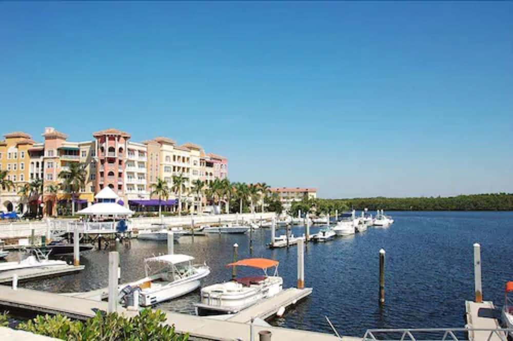 Hampton Inn Naples-Central Bagian luar foto