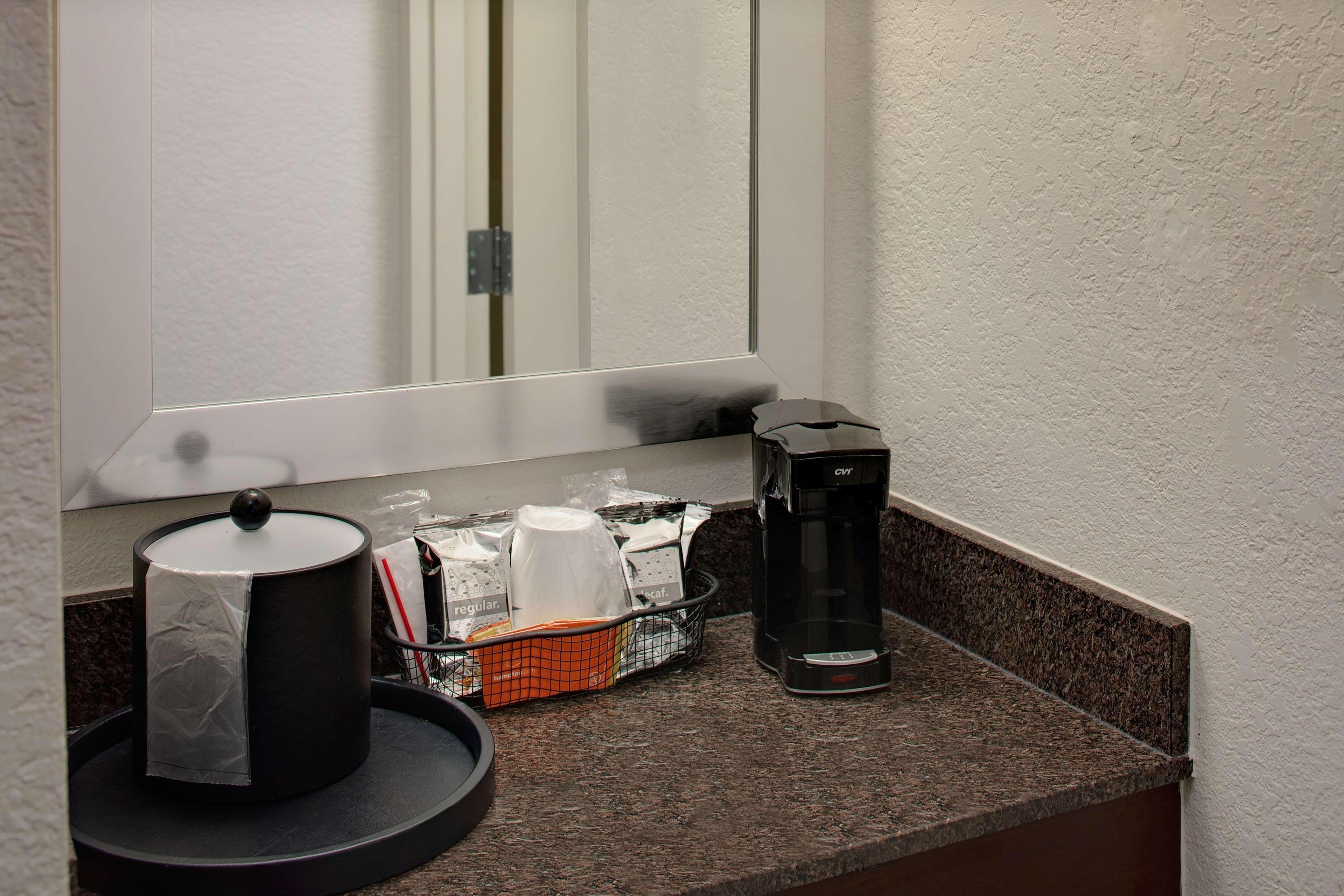 Hampton Inn Naples-Central Bagian luar foto