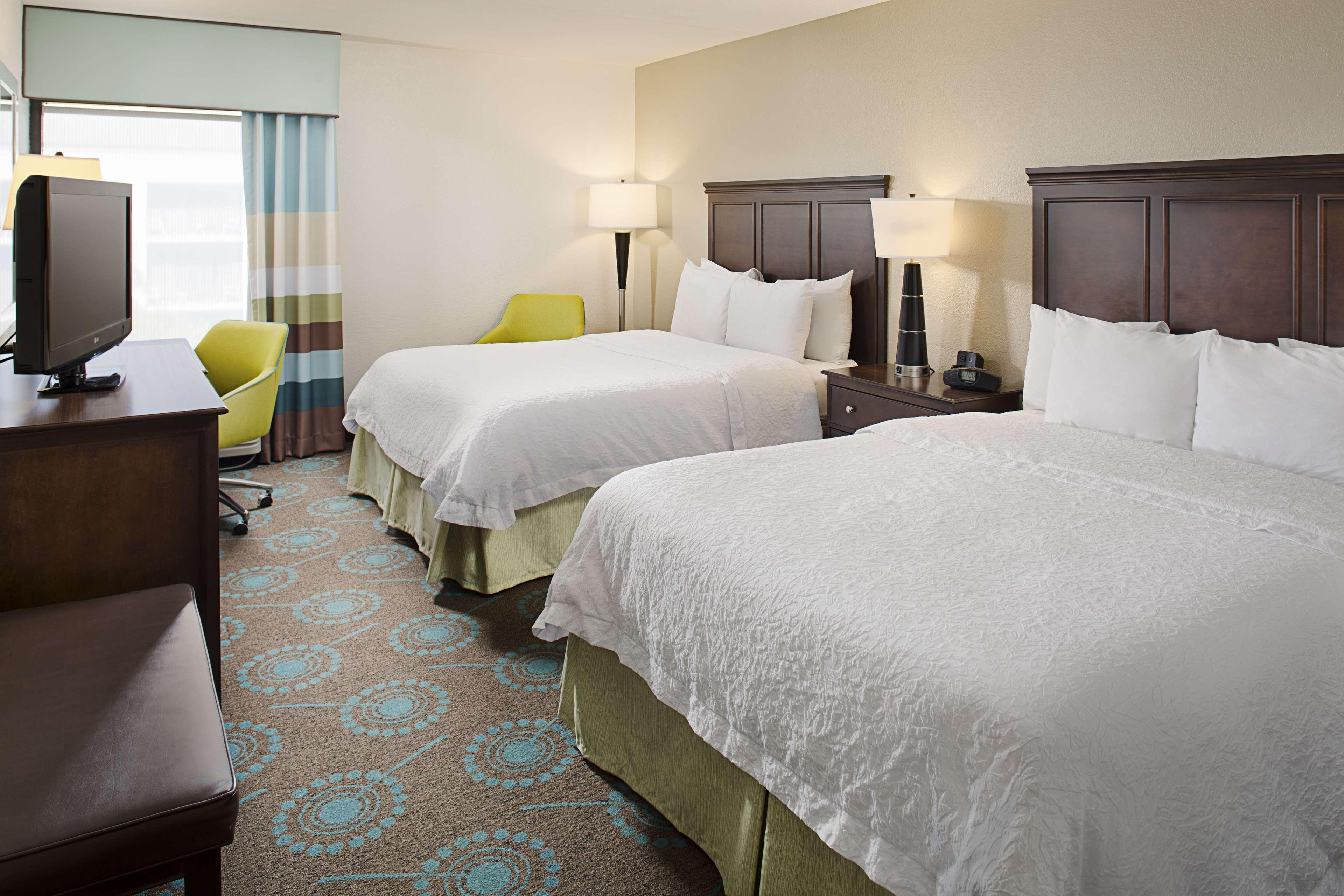 Hampton Inn Naples-Central Bagian luar foto