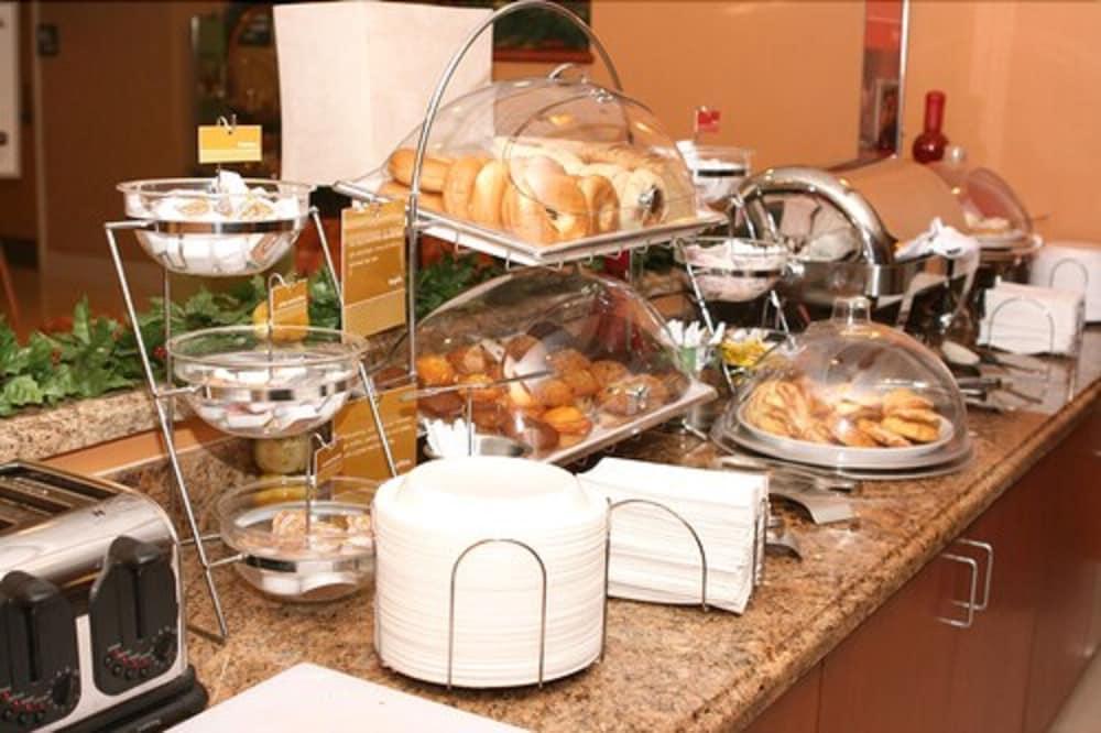 Hampton Inn Naples-Central Bagian luar foto