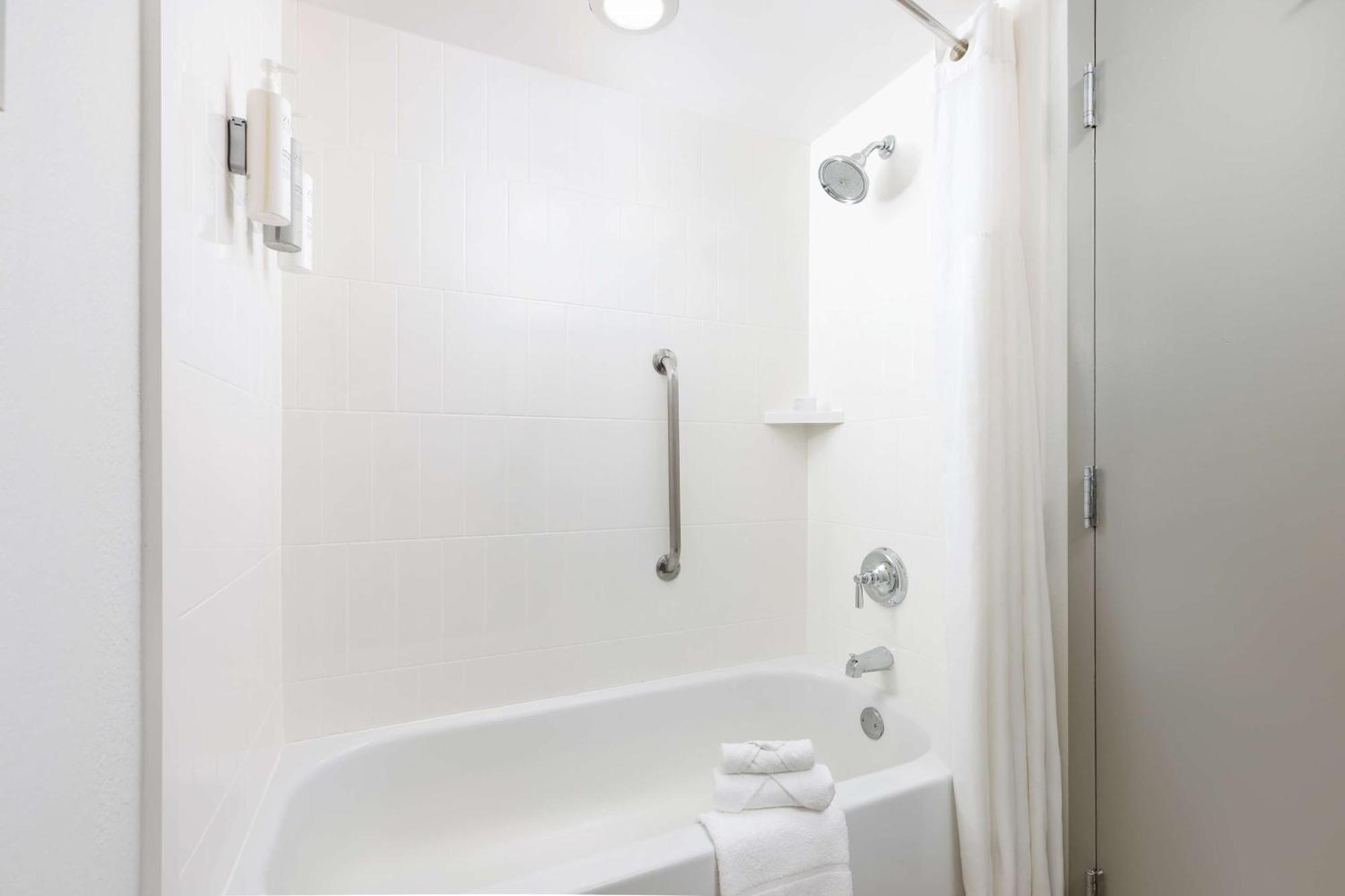 Hampton Inn Naples-Central Bagian luar foto