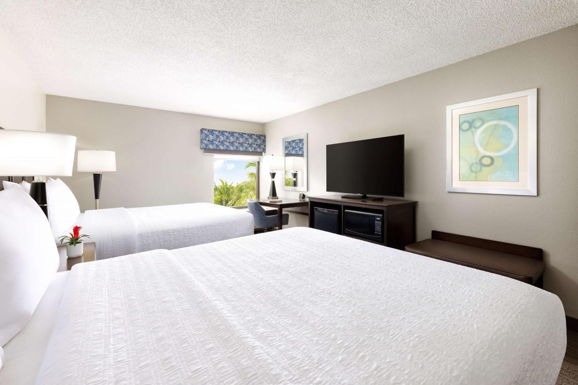 Hampton Inn Naples-Central Bagian luar foto
