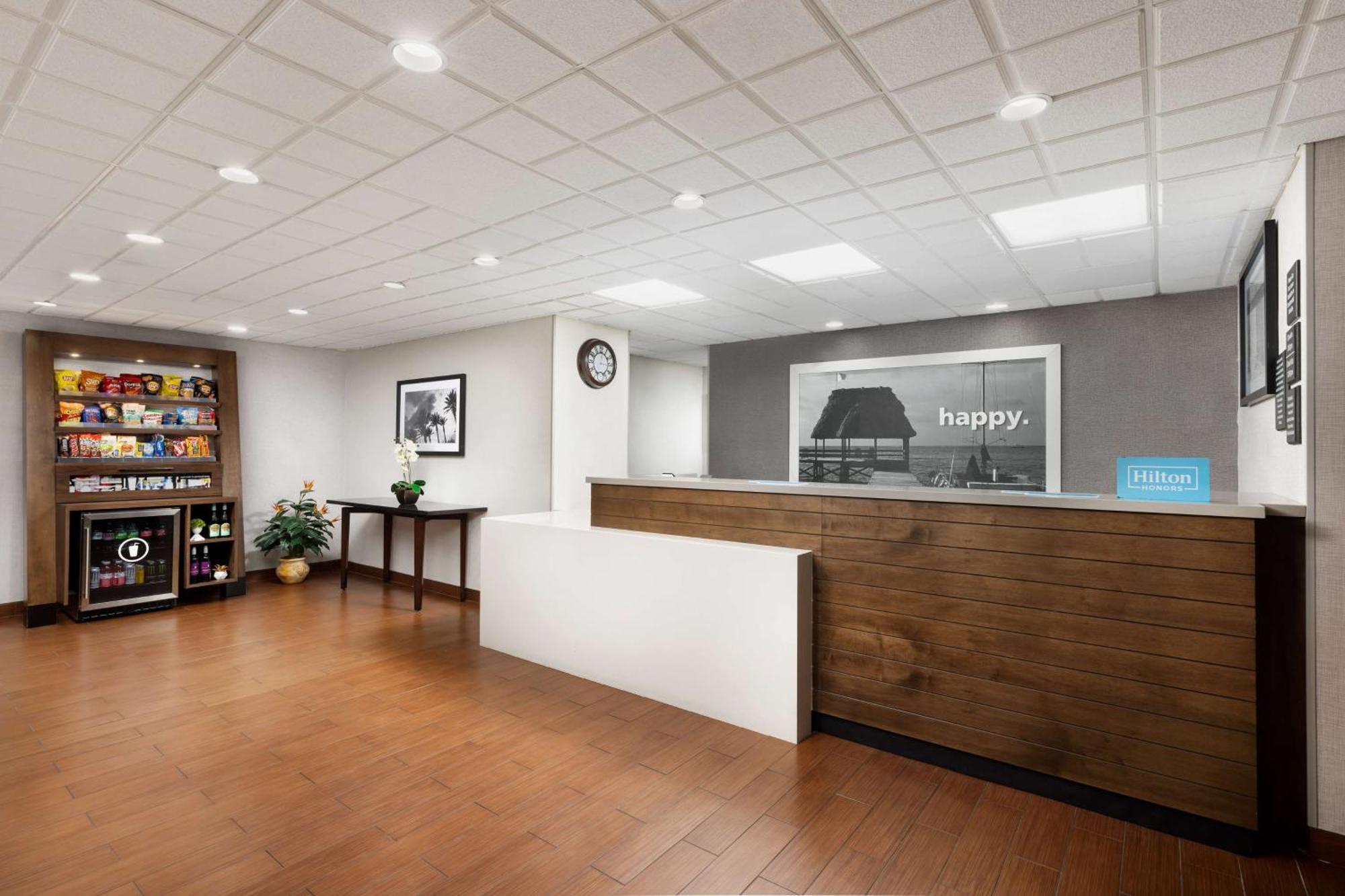 Hampton Inn Naples-Central Bagian luar foto