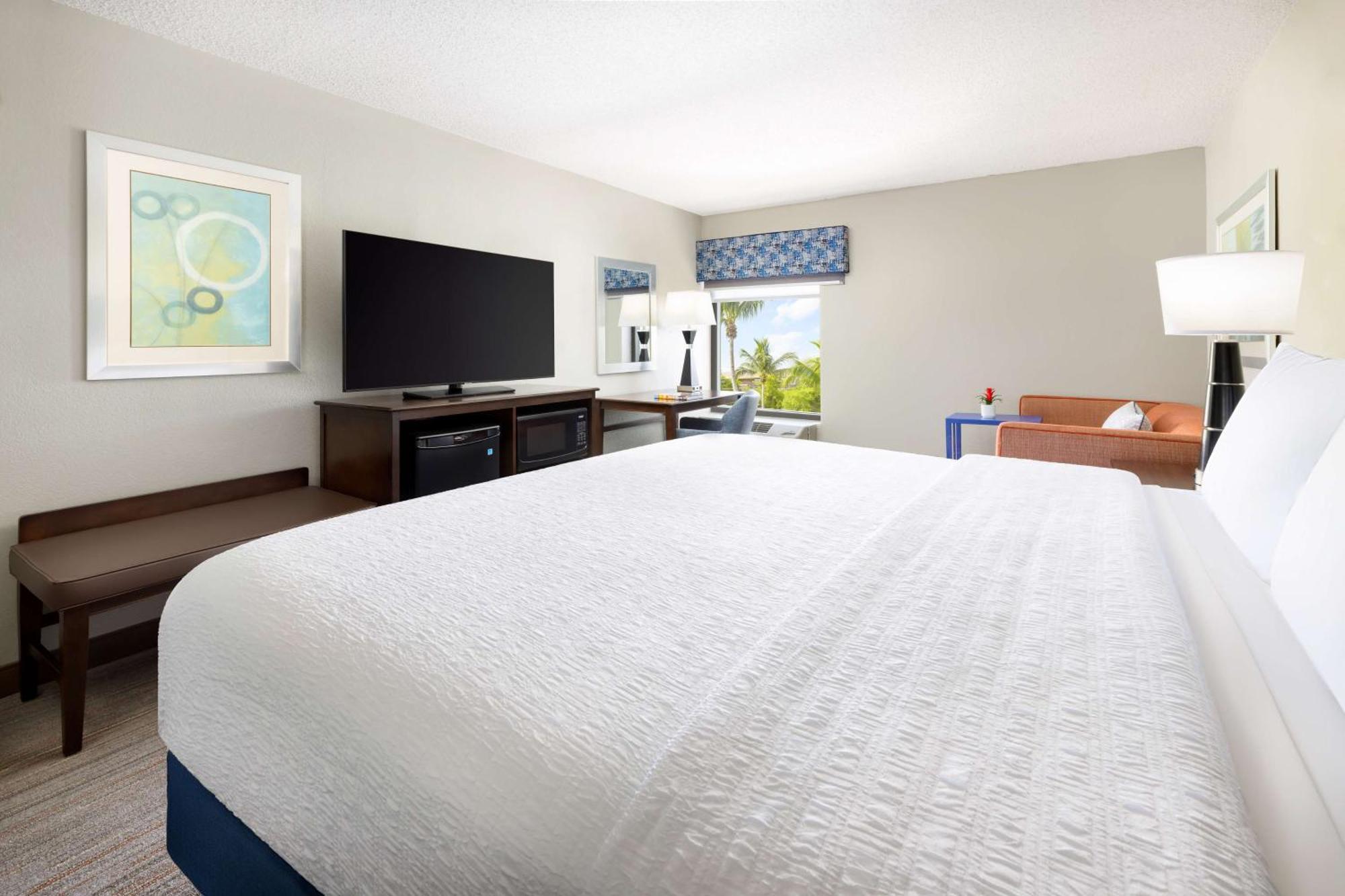 Hampton Inn Naples-Central Bagian luar foto