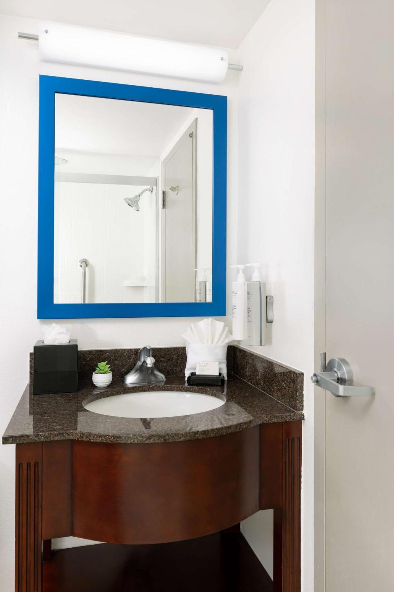 Hampton Inn Naples-Central Bagian luar foto