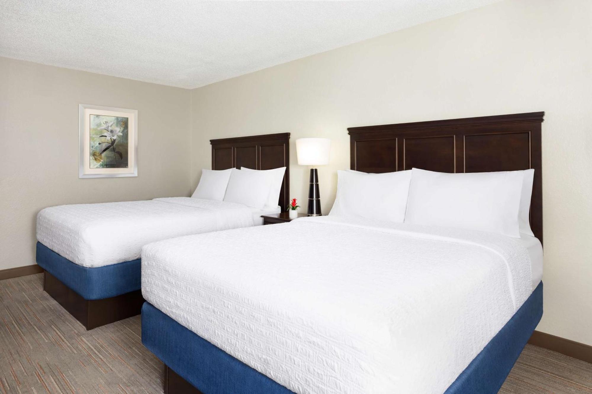 Hampton Inn Naples-Central Bagian luar foto