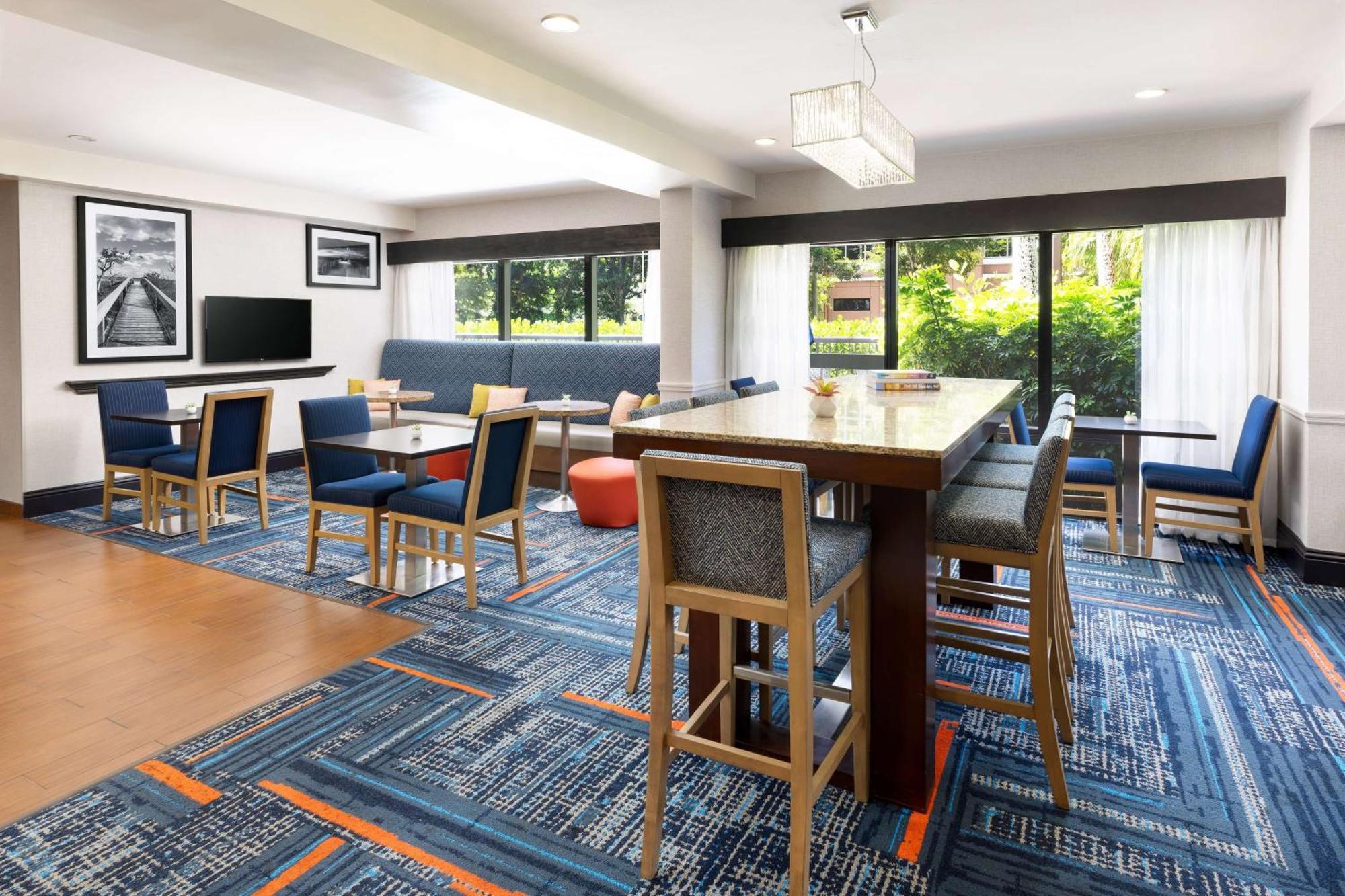 Hampton Inn Naples-Central Bagian luar foto