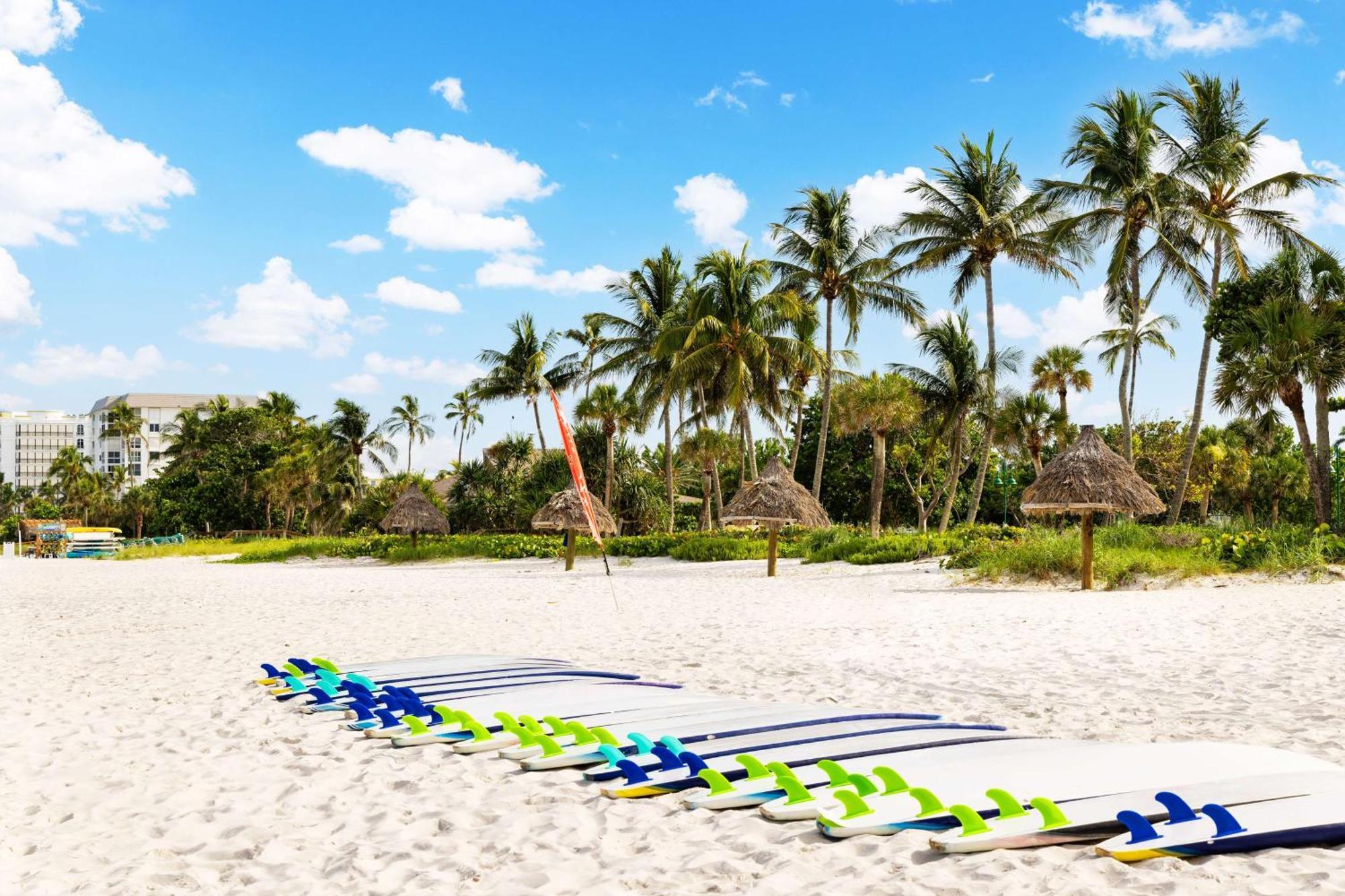 Hampton Inn Naples-Central Bagian luar foto