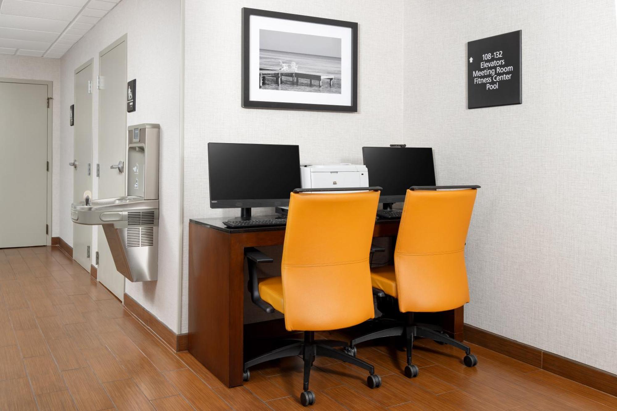 Hampton Inn Naples-Central Bagian luar foto