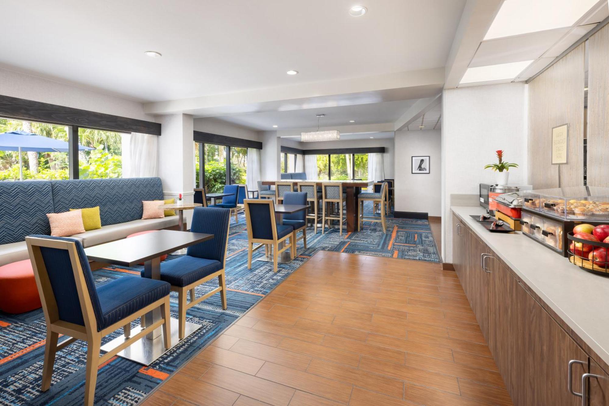 Hampton Inn Naples-Central Bagian luar foto