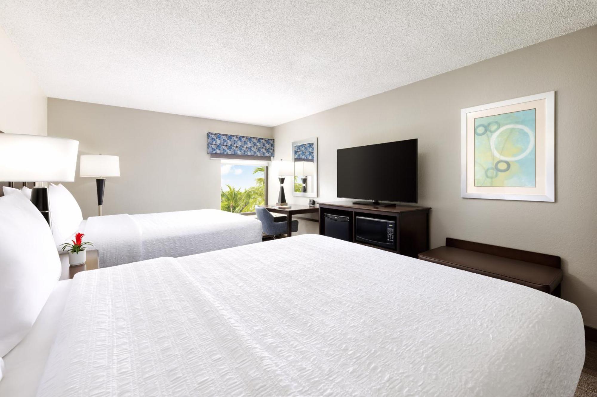Hampton Inn Naples-Central Bagian luar foto