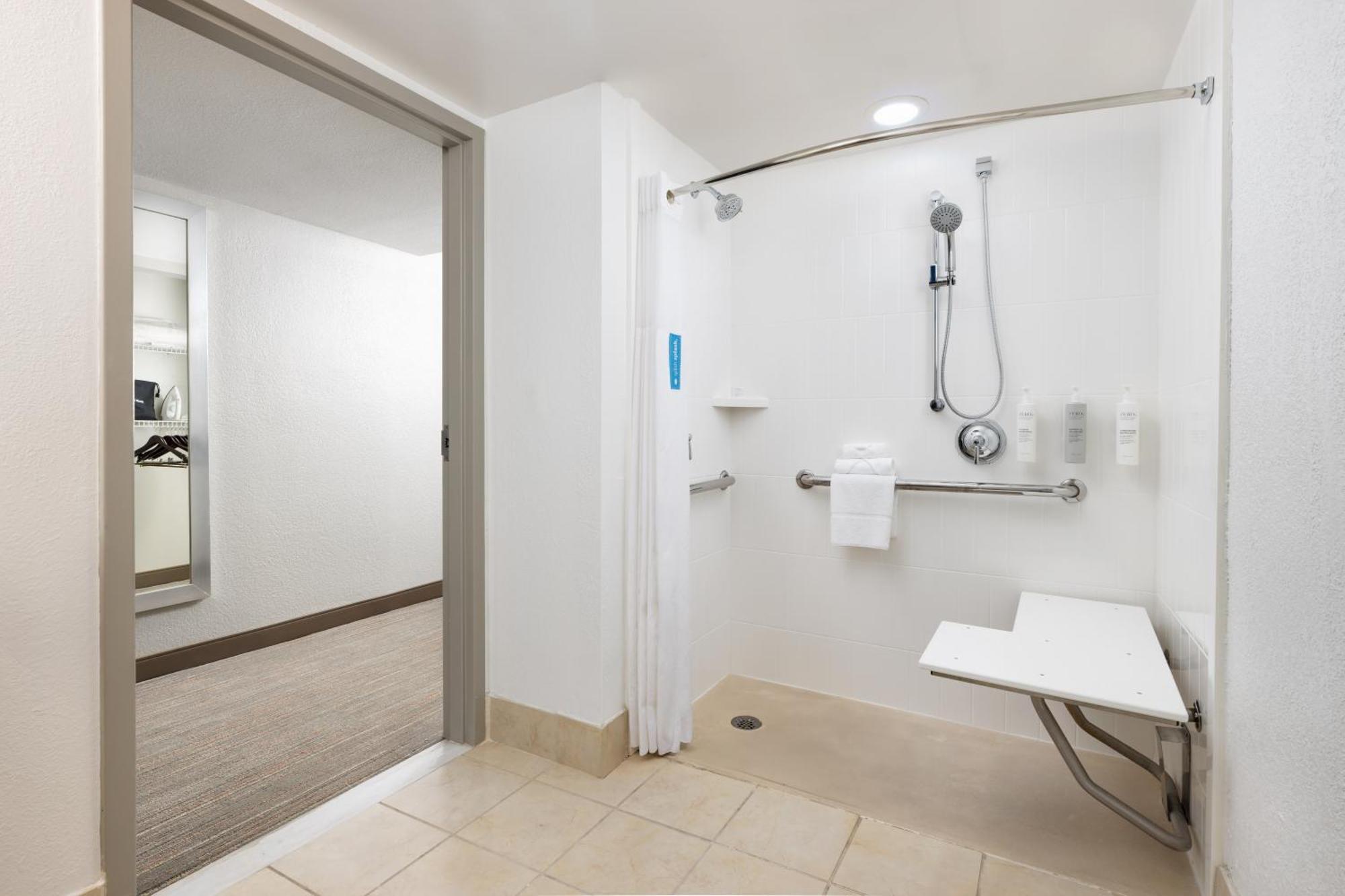 Hampton Inn Naples-Central Bagian luar foto