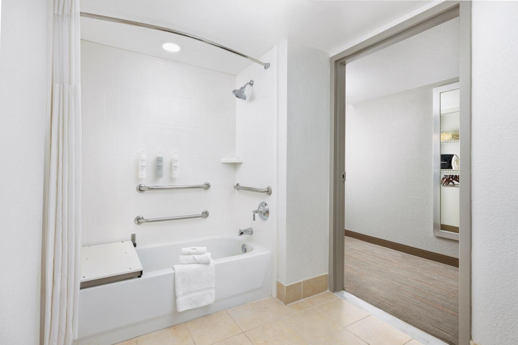 Hampton Inn Naples-Central Bagian luar foto