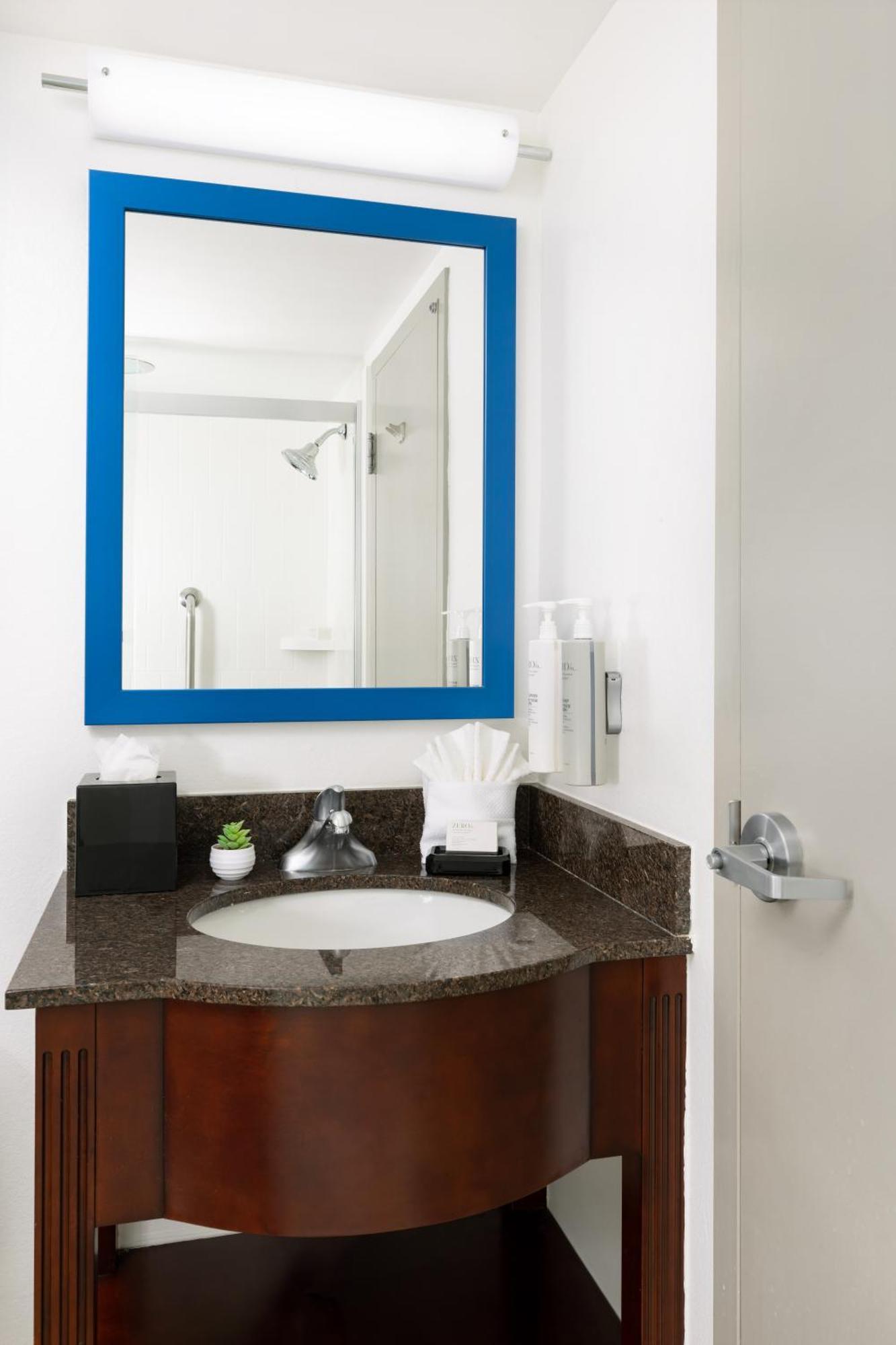Hampton Inn Naples-Central Bagian luar foto