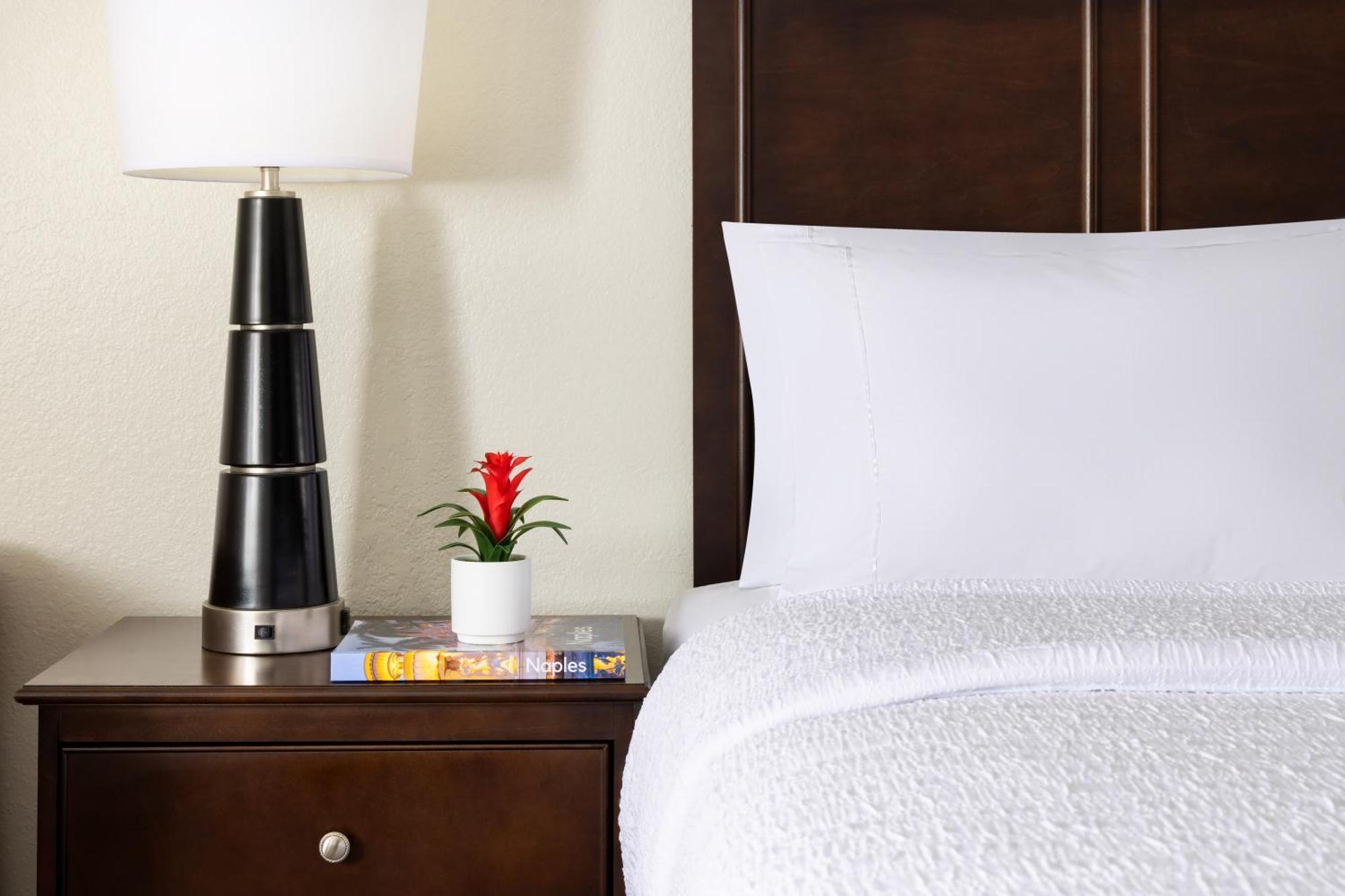Hampton Inn Naples-Central Bagian luar foto